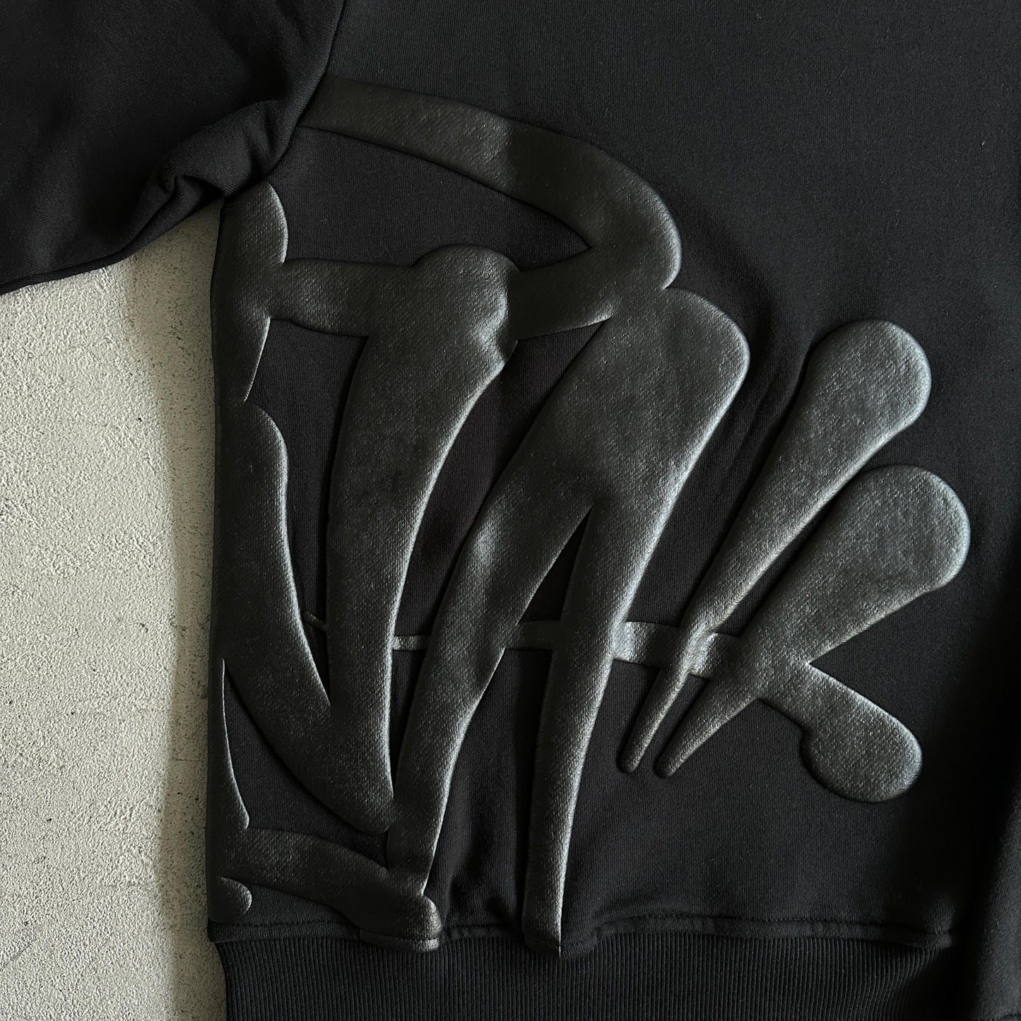 Synaworld Round Neck Suit Black